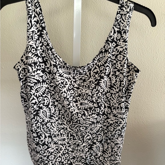 Casual Corner Black and White Tank Top Size Small - Picture 1 of 3